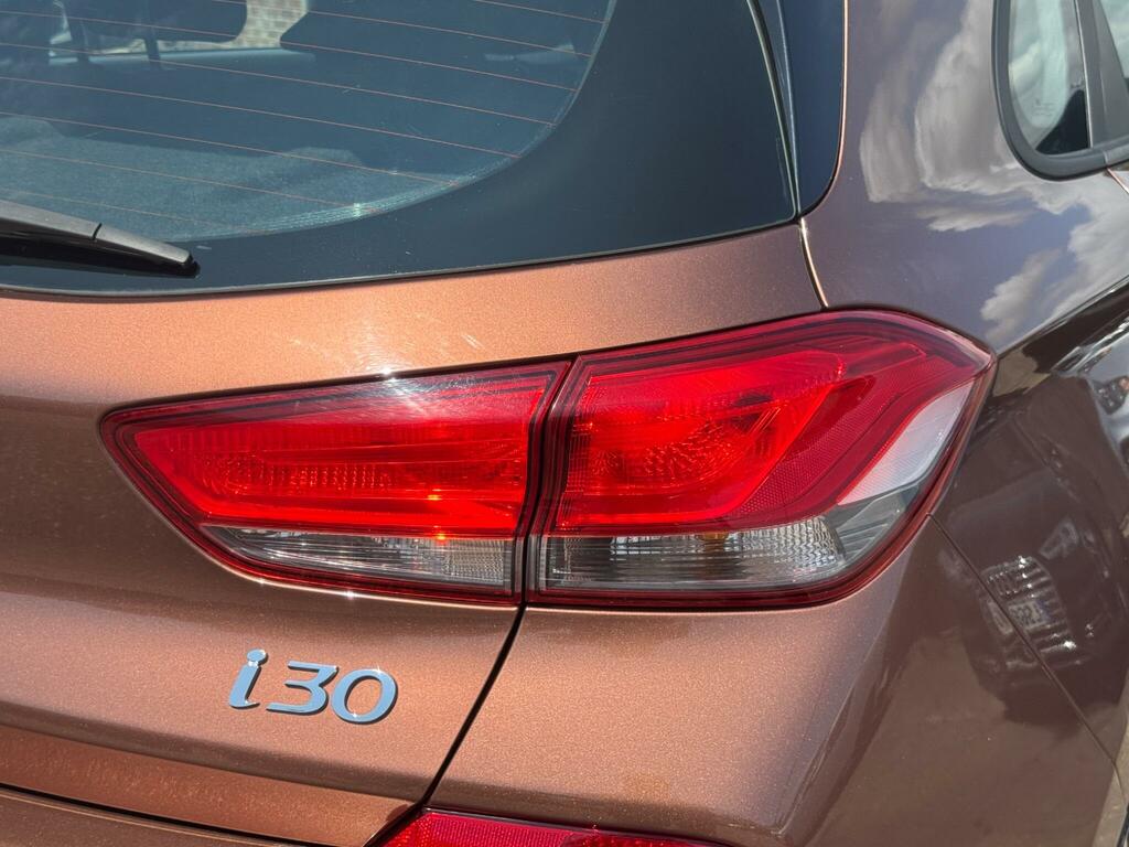 Hyundai I30 1.6 Crdi Se Nav Red #36