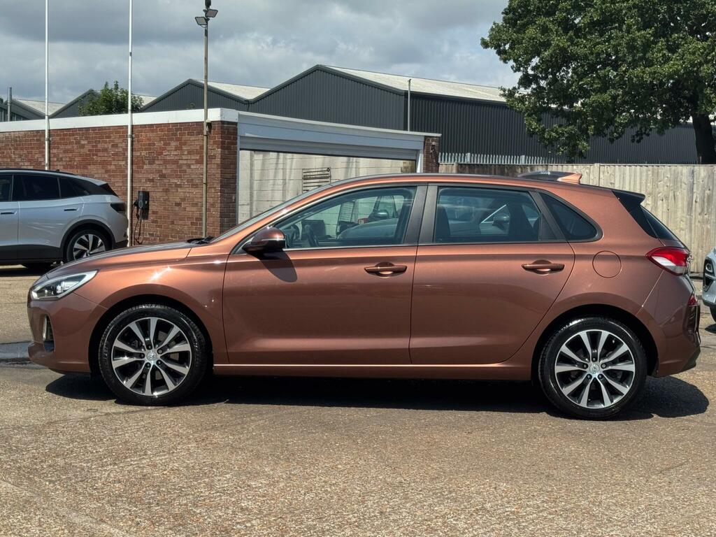Hyundai I30 1.6 Crdi Se Nav Red #8