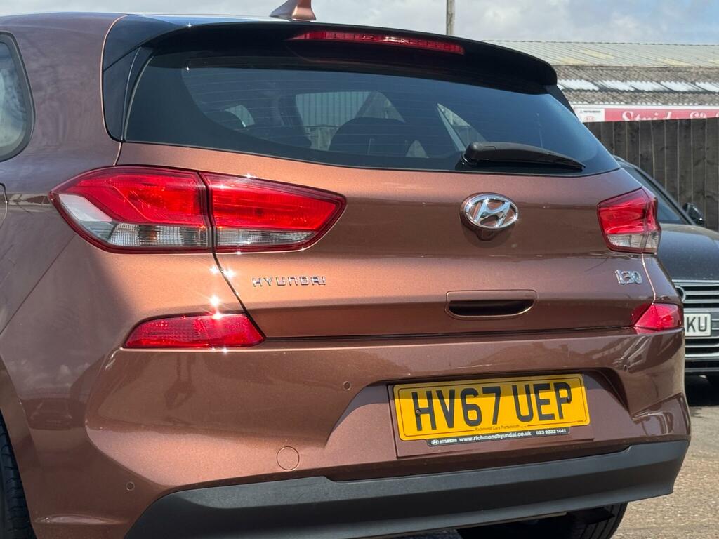 Hyundai I30 1.6 Crdi Se Nav Red #12