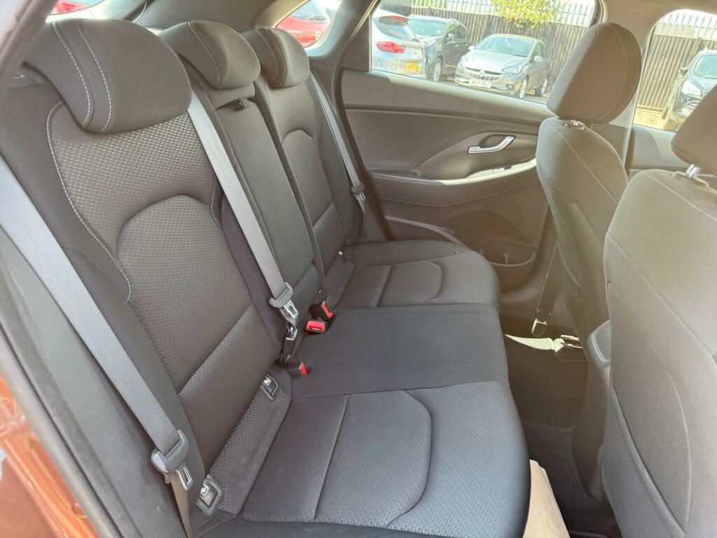 Hyundai I30 1.6 Crdi Se Nav Red #18