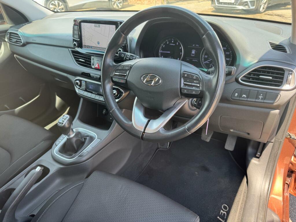 Hyundai I30 1.6 Crdi Se Nav Red #34