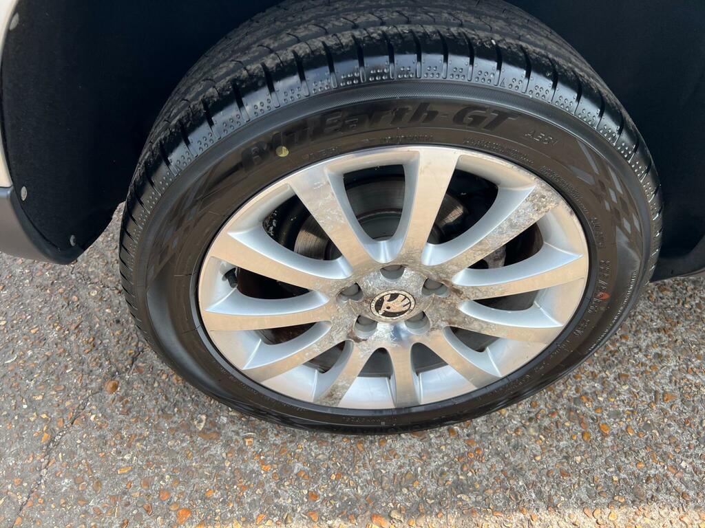 Skoda Yeti 1.2 Tsi Se Silver #9