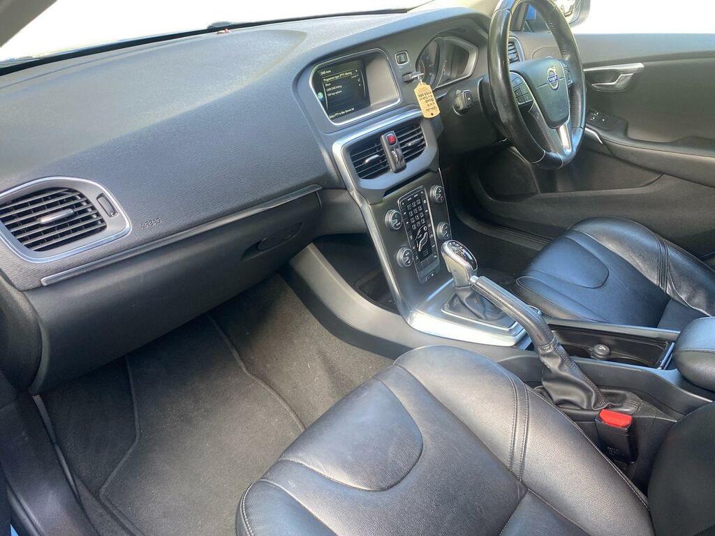 Volvo V40 2.0 D3 Se Lux Nav Euro 6 Ss  #2