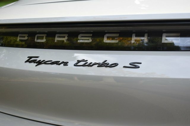 Porsche Taycan Performance Plus 93.4Kwh 4S White #29