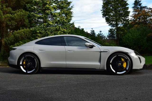 Porsche Taycan Performance Plus 93.4Kwh 4S White #40