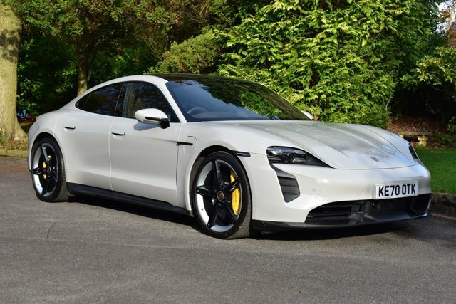 Porsche Taycan Performance Plus 93.4Kwh 4S White #25