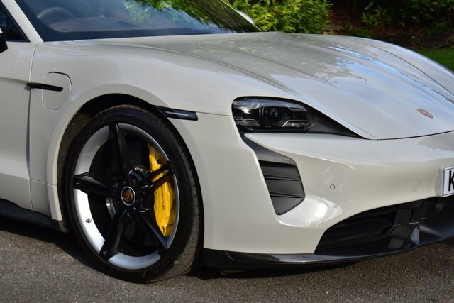 Porsche Taycan Performance Plus 93.4Kwh 4S White #26