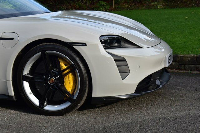 Porsche Taycan Performance Plus 93.4Kwh 4S White #27