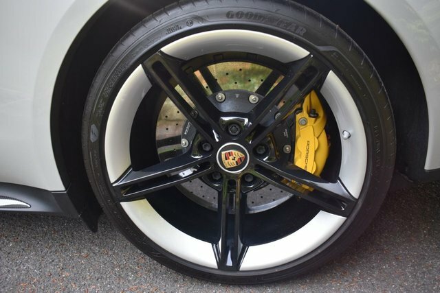 Porsche Taycan Performance Plus 93.4Kwh 4S White #33