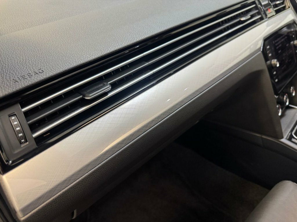 Volkswagen Passat 1.4 Tsi 13Kwh Gte Estate Plug-in Hybrid White #33