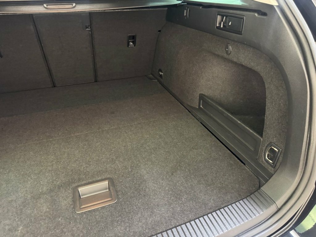 Volkswagen Passat 1.4 Tsi 13Kwh Gte Estate Plug-in Hybrid White #40