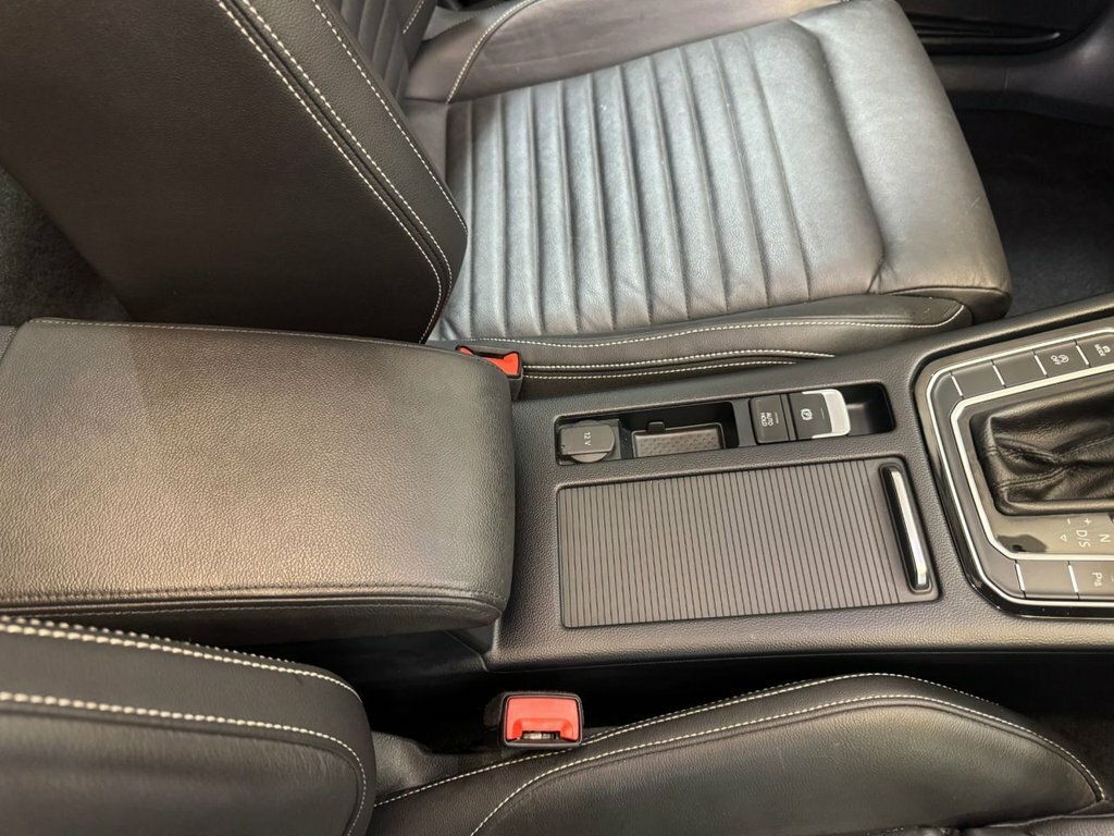 Volkswagen Passat 1.4 Tsi 13Kwh Gte Estate Plug-in Hybrid White #64