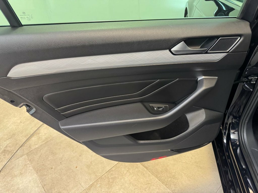 Volkswagen Passat 1.4 Tsi 13Kwh Gte Estate Plug-in Hybrid White #32