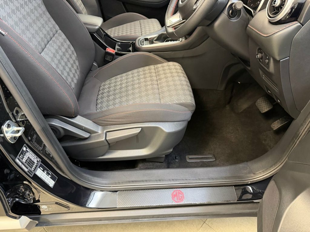 MG ZS 1.5 Hybrid Trophy Red #32