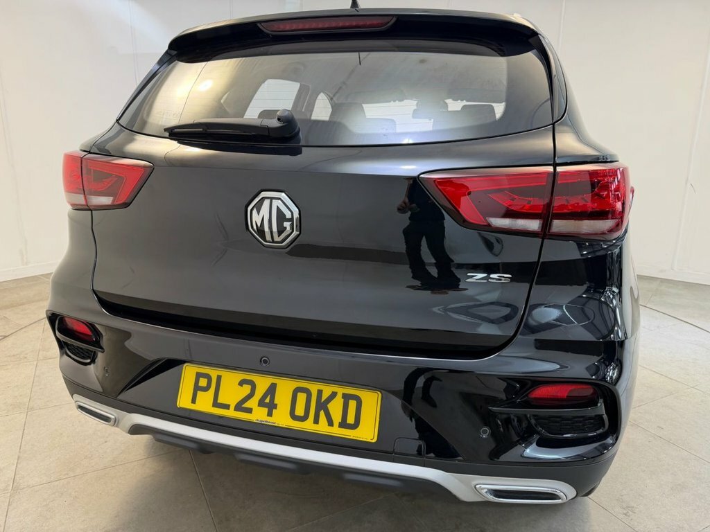 MG ZS 1.5 Hybrid Trophy Red #52