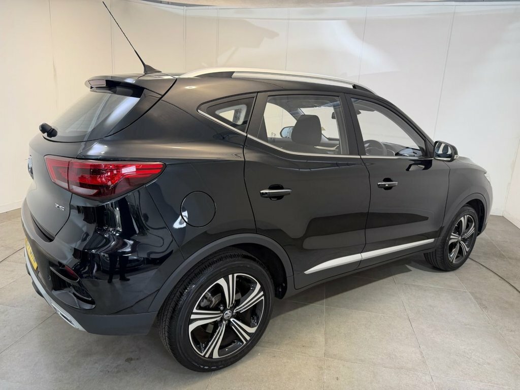 MG ZS 1.5 Hybrid Trophy Red #59