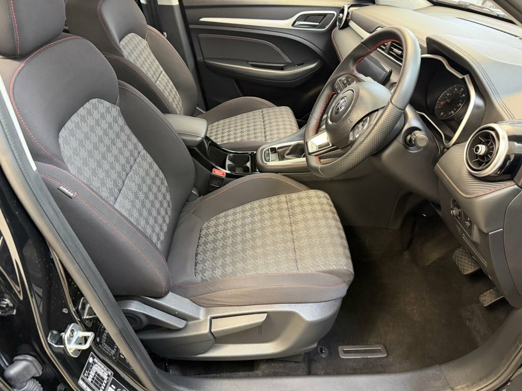 MG ZS 1.5 Hybrid Trophy Red #36