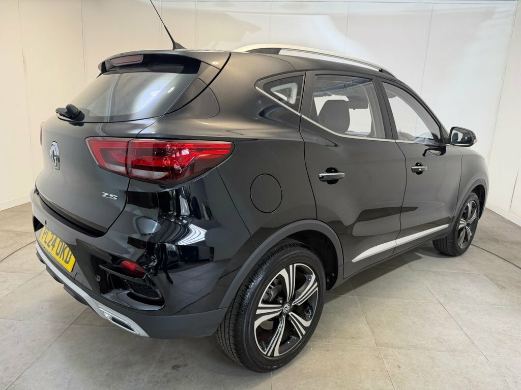 MG ZS 1.5 Hybrid Trophy Red #60