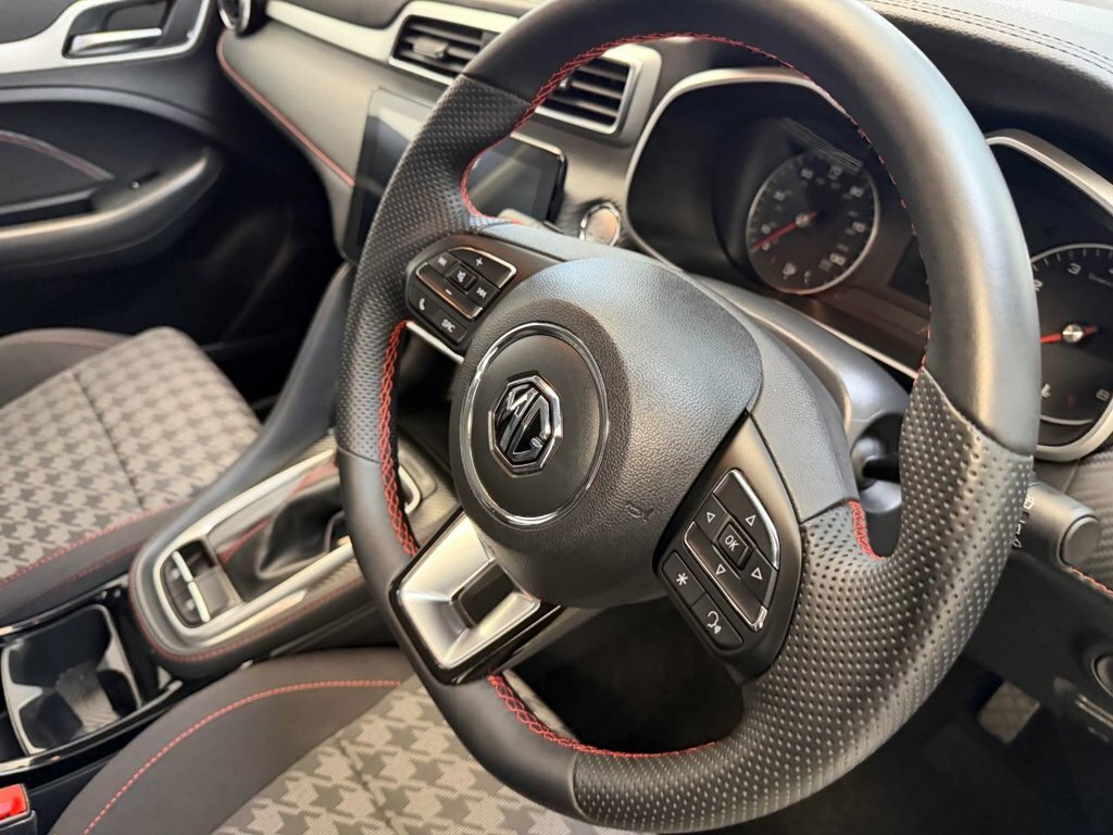 MG ZS 1.5 Hybrid Trophy Red #14