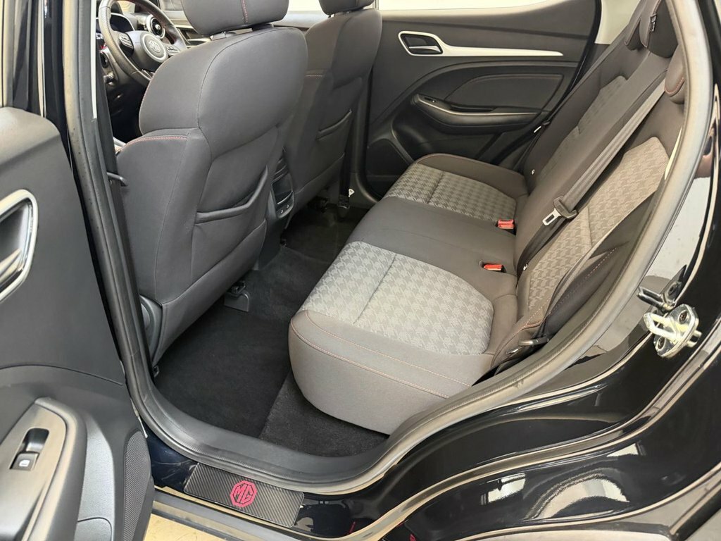 MG ZS 1.5 Hybrid Trophy Red #18