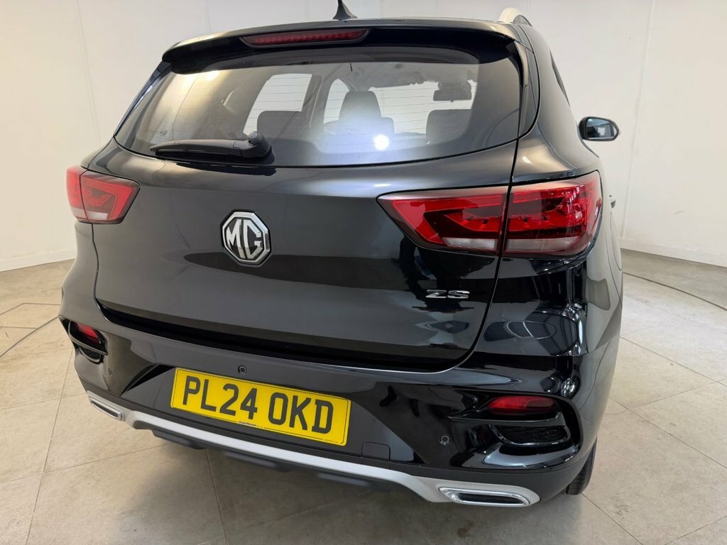 MG ZS 1.5 Hybrid Trophy Red #10