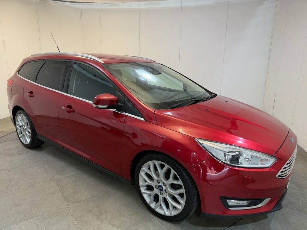 Ford Focus 1L Titanium X Red #4