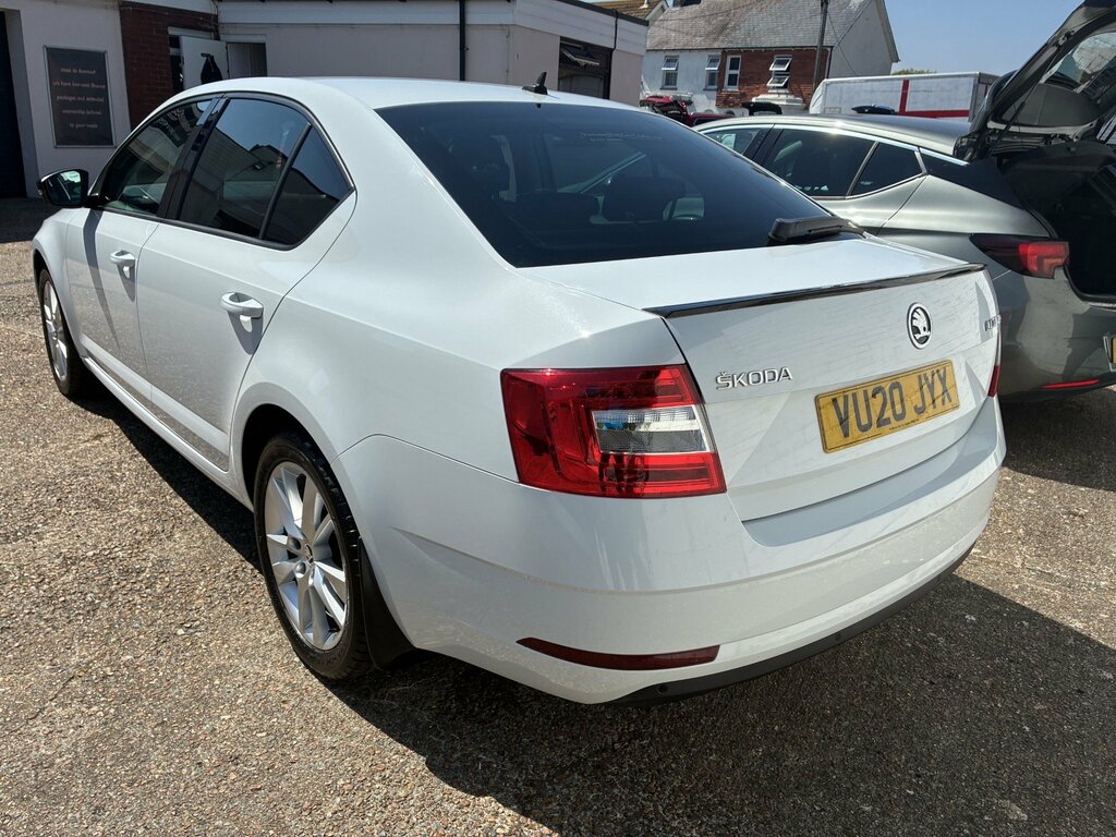 Skoda Octavia Se L 1.5 Tsi Gpf Act Hatchback 5Dreuro 6 D White #3
