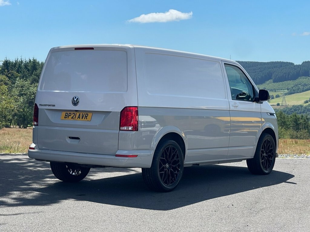 Volkswagen Transporter 2L Highline White #2