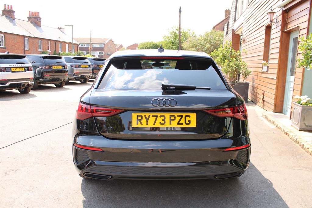 Audi A3 1.5 Tfsi 35 Black Edition Sportback S T #4