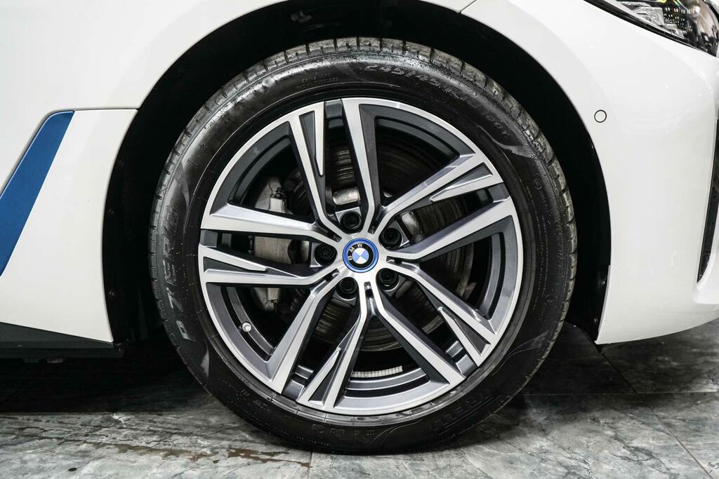 BMW i4 40 83.9Kwh Sport Gran Coupe Edrive White #6