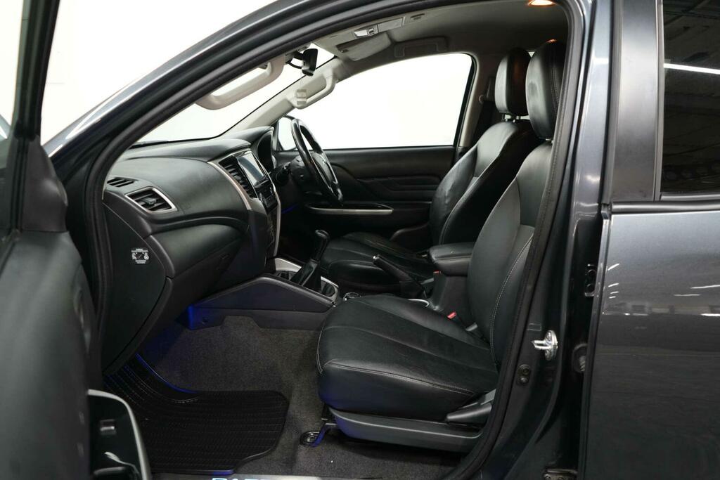 Mitsubishi L200  Orange #14