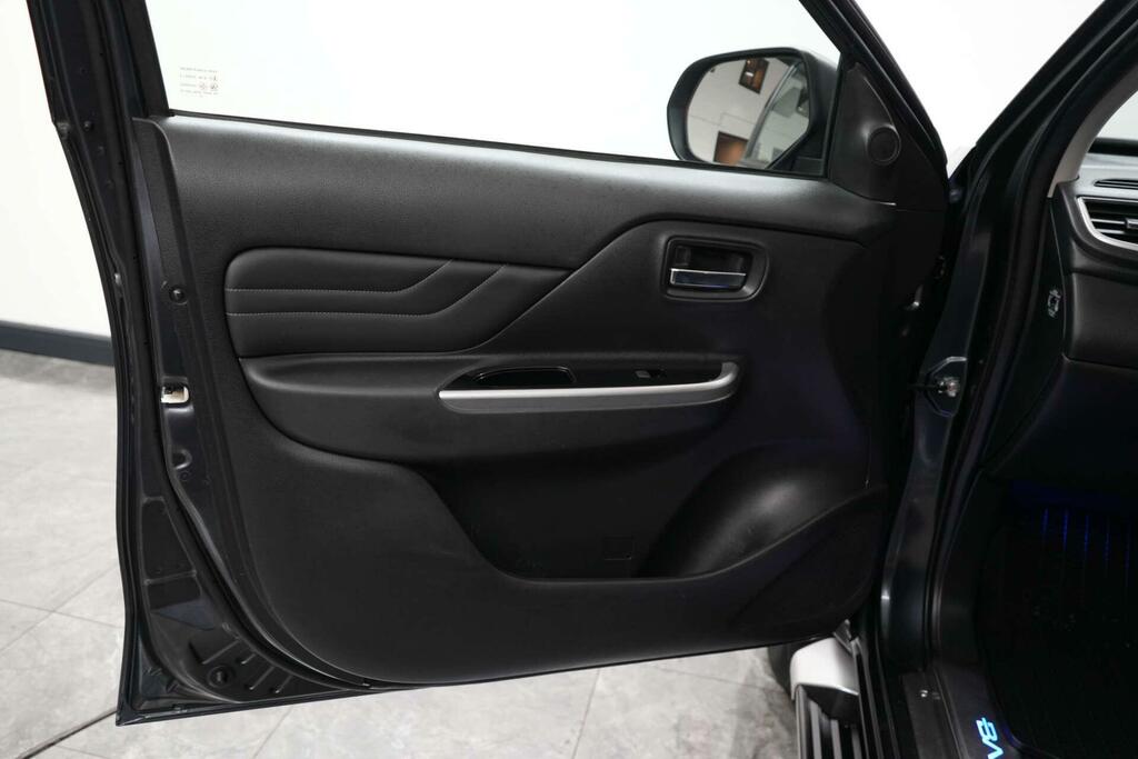 Mitsubishi L200  Orange #11