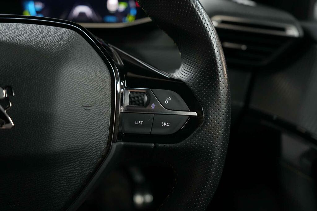 Peugeot e-2008 Active Premium Black #36