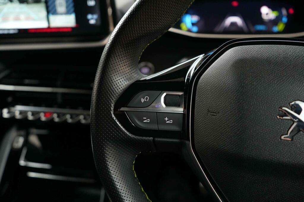 Peugeot e-2008 Active Premium Black #35