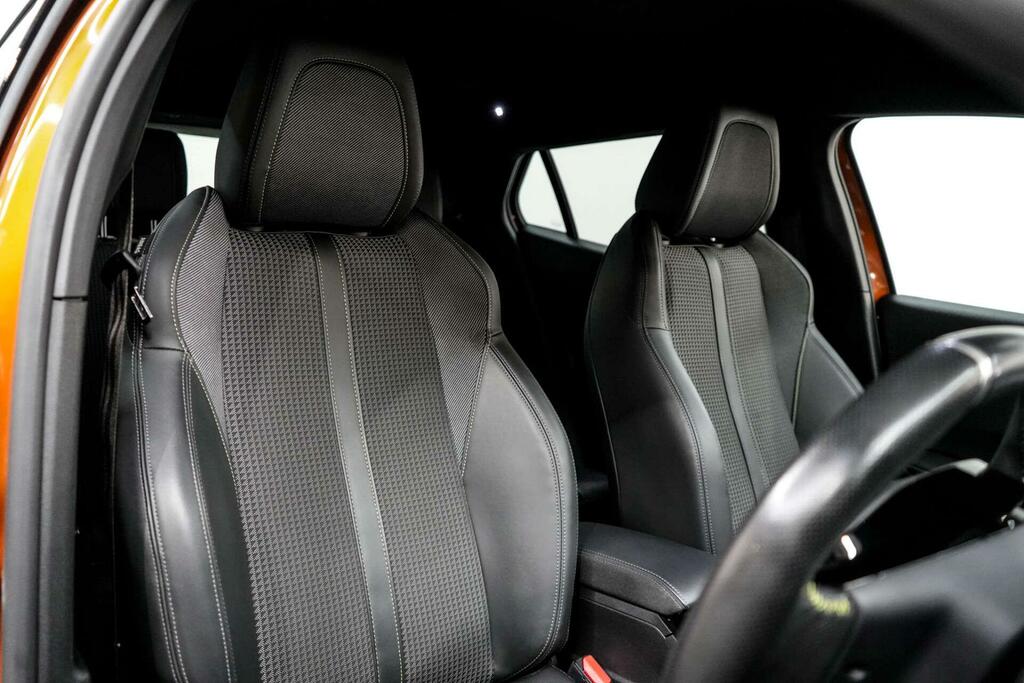Peugeot e-2008 Active Premium Black #12