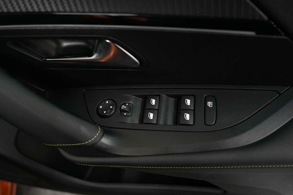Peugeot e-2008 Active Premium Black #23