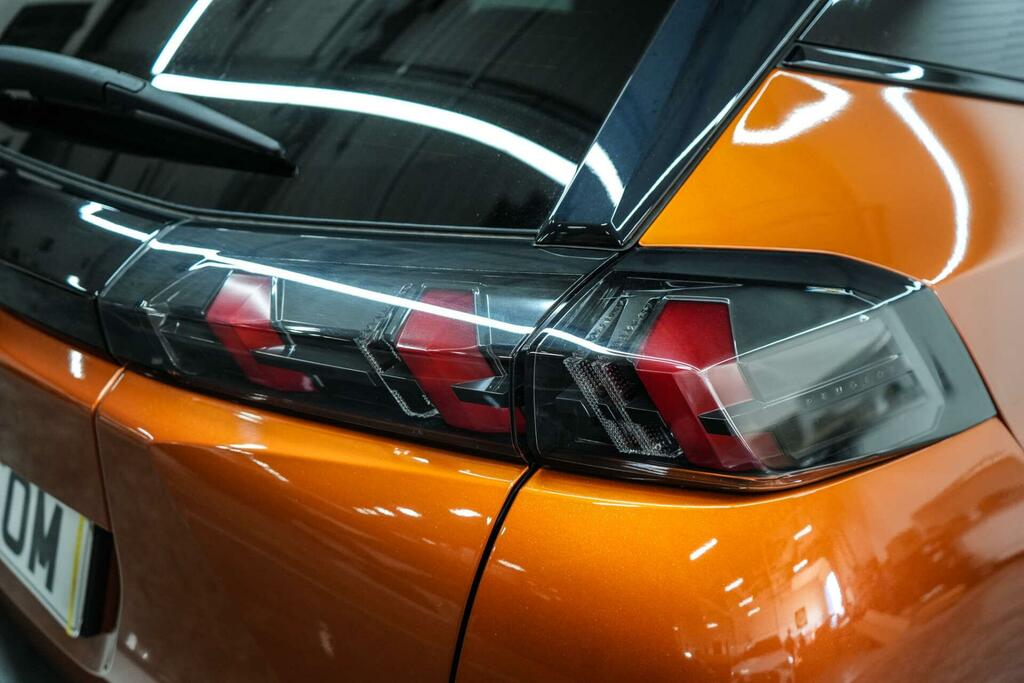 Peugeot e-2008 Active Premium Black #9
