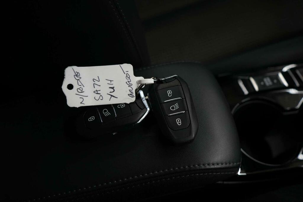Peugeot e-2008 Active Premium Black #24