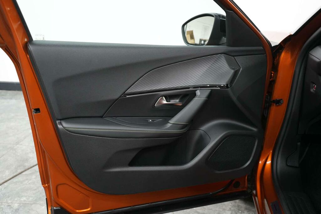 Peugeot e-2008 Active Premium Black #17