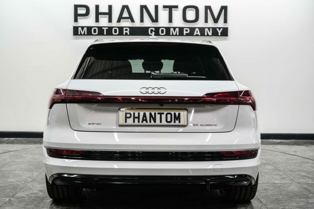 Audi E-tron Black Edition White #4