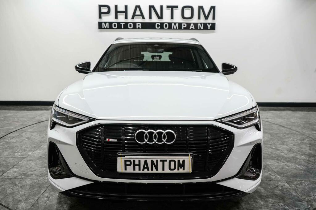 Audi E-tron Black Edition White #5