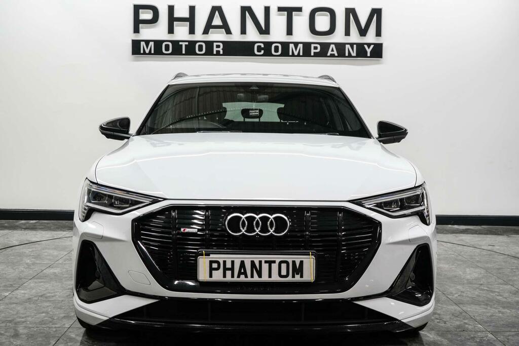 Audi E-tron Black Edition White #2