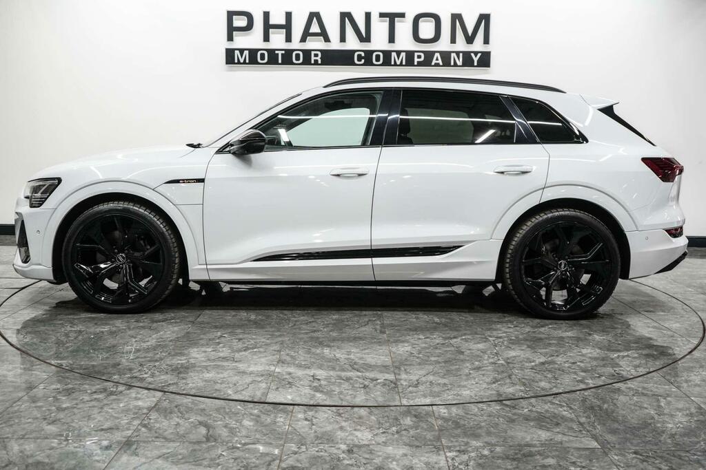 Audi E-tron Black Edition White #3