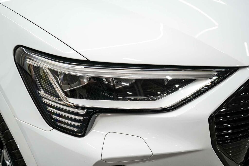 Audi E-tron Black Edition White #6