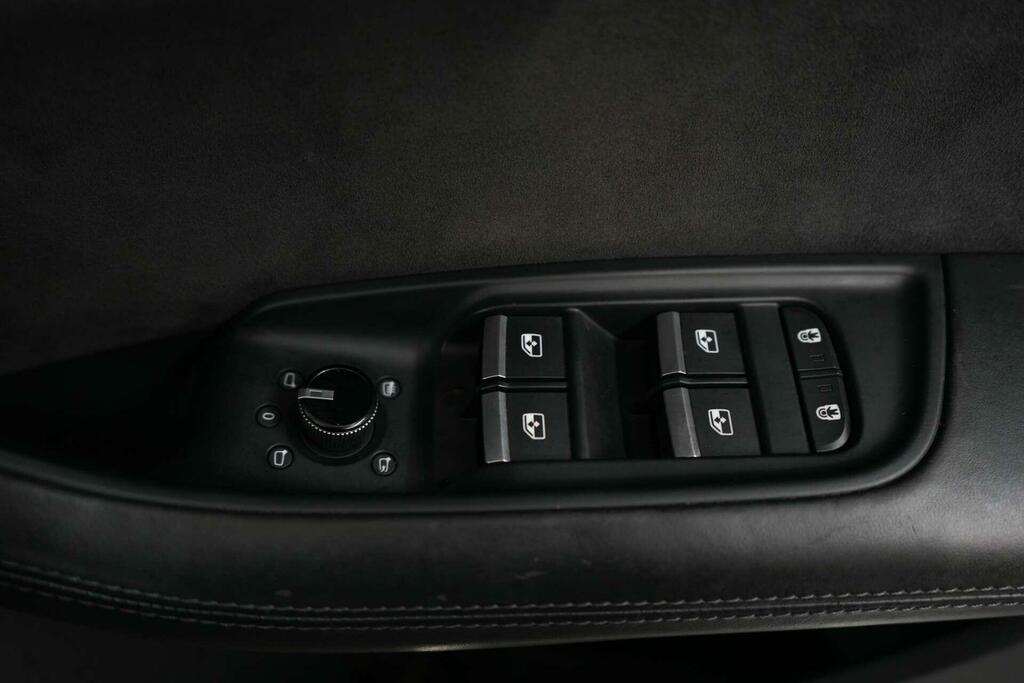 Audi RSQ8 4.0 Tfsi Black #24