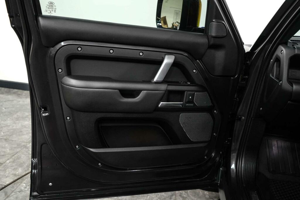 Land Rover Defender 110 S Grey #16