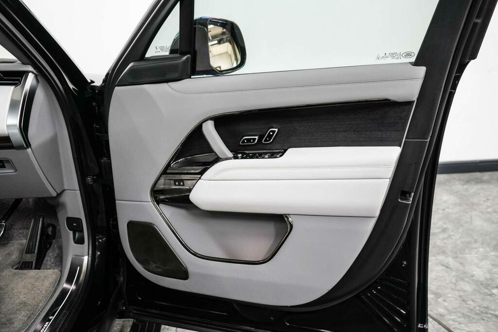 Land Rover Range Rover First Edition Black #26