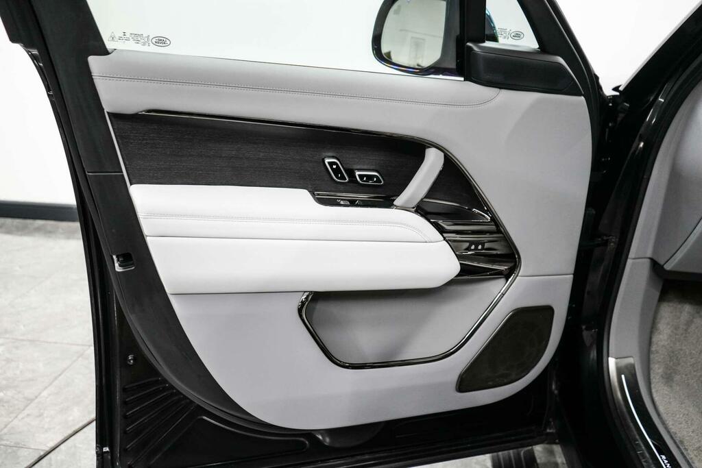 Land Rover Range Rover First Edition Black #17