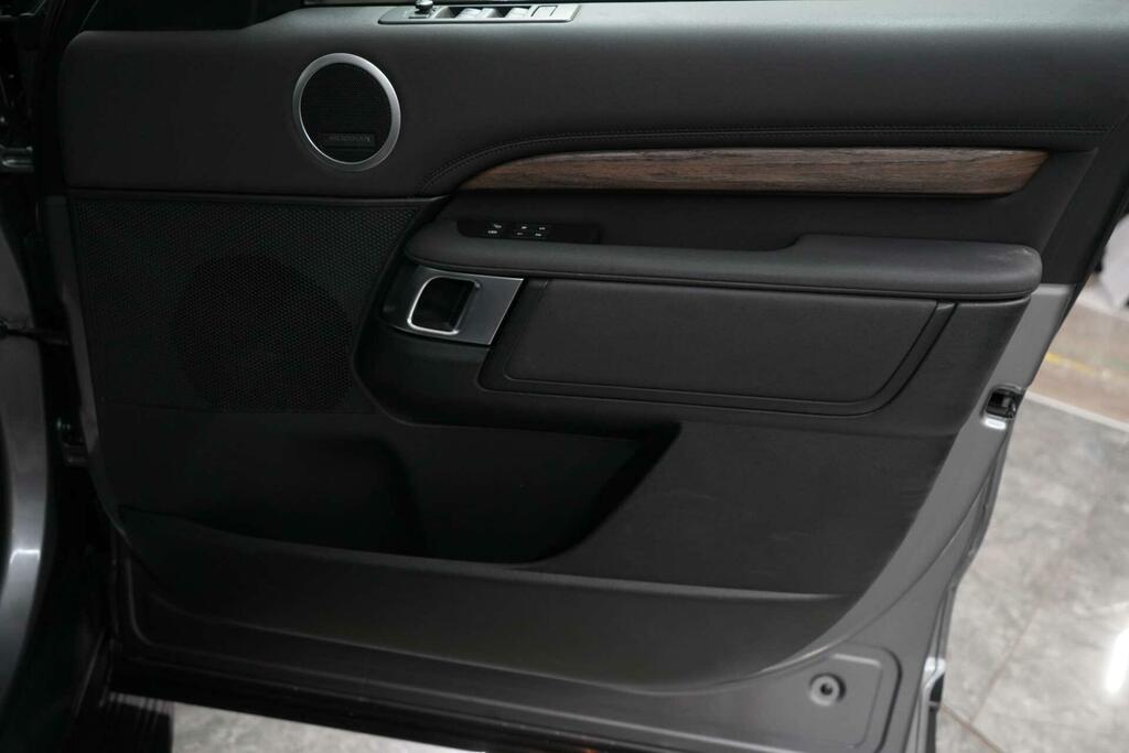 Land Rover Discovery R-dynamic Hse Black #19