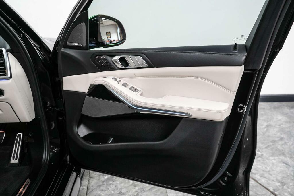 BMW X7 Xdrive40d Mht M Sport Step Black #26